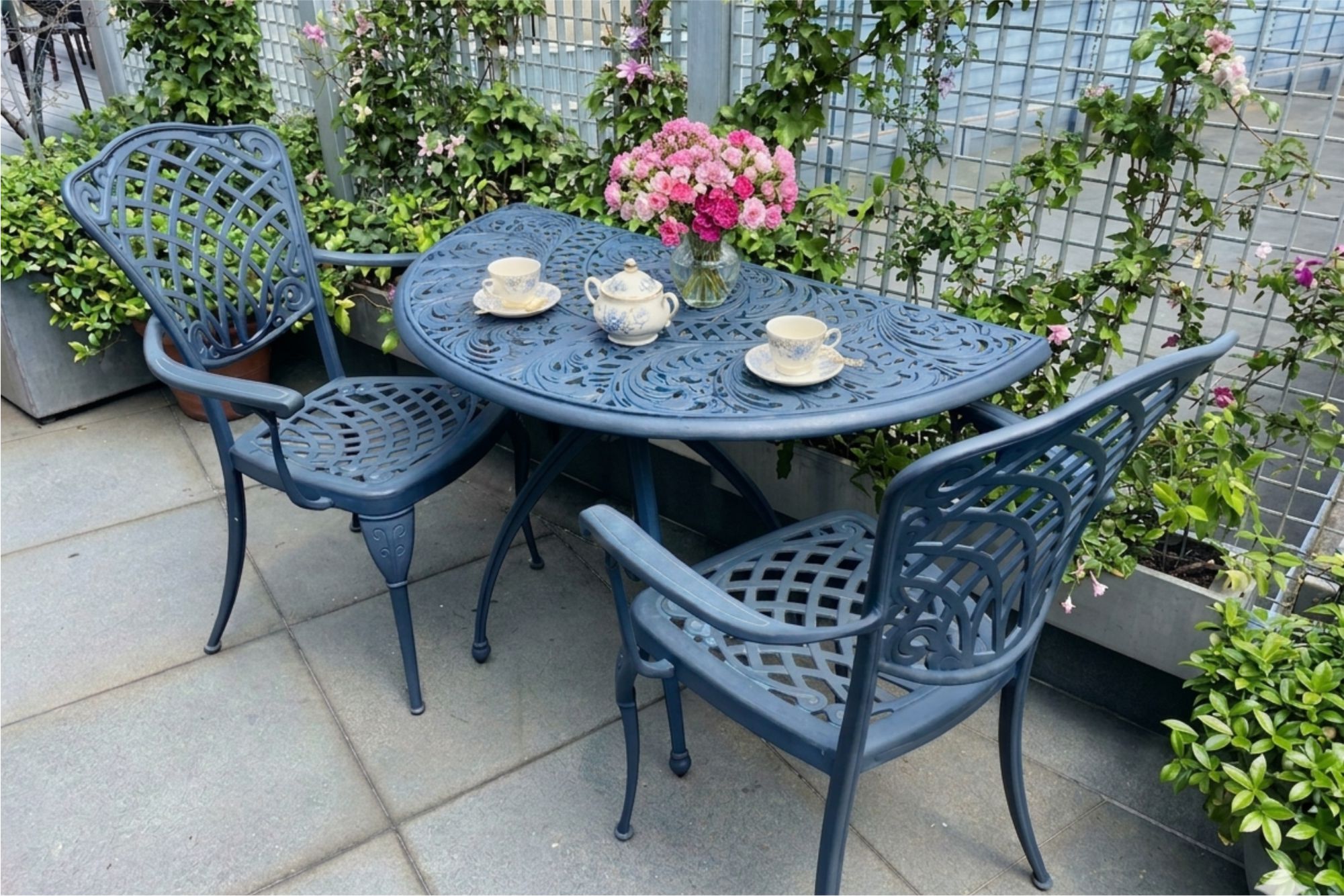 Baswick Half Round 117cm Table 2 Ashbury Chairs 